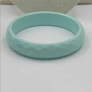 3.25.26-5 Unbranded Faceted Aqua Blue Bangle Bracelet